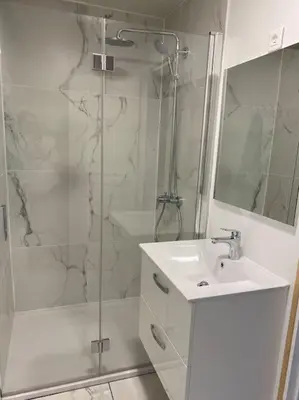 Salle de bains dans l'établissement L'étape Champenoise
