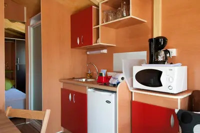 Cuisine ou kitchenette dans l'établissement Nuits Insolites d Argonne