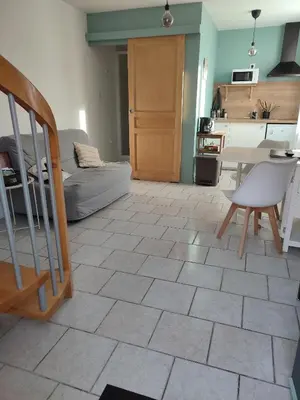 Cuisine ou kitchenette dans l'établissement Maison de campagne avec grand parking privé -calme et sérénité
