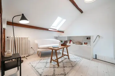 Coin salon dans l'établissement Les Mansardes : Duplex champenois typique et cosy
