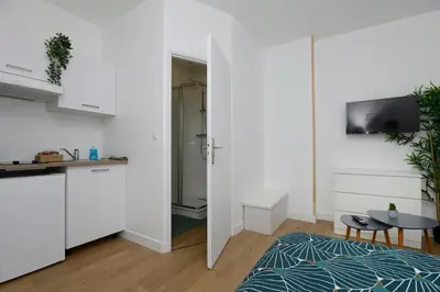 Cuisine ou kitchenette dans l'établissement Charmant Studio à 10 min de la gare