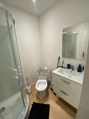 Salle de bains dans l'établissement Charmant Studio à 10 min de la gare