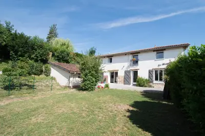 Jardin de l'établissement GITE LA BLANCHE LONGERE