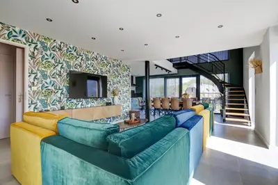 Coin salon dans l'établissement Un nid dans la Grange - Maison avec jacuzzi et sauna
