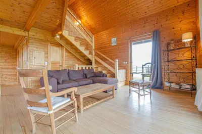 Coin salon dans l'établissement Le chalet dans la prairie