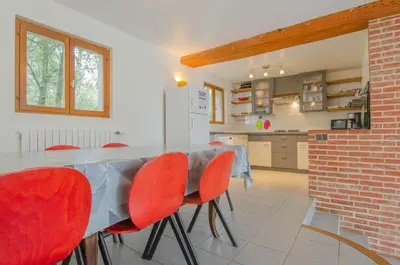 Cuisine ou kitchenette dans l'établissement La ferme du chateau