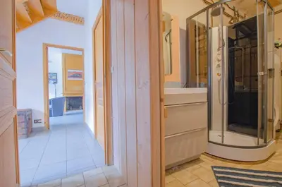 Salle de bains dans l'établissement La ferme du chateau