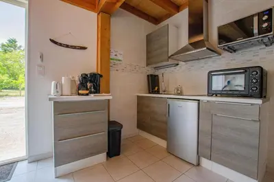 Cuisine ou kitchenette dans l'établissement Les pres saint jean