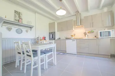 Cuisine ou kitchenette dans l'établissement Le prieure