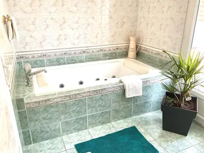 Salle de bains dans l'établissement Le Gîte des Bénédictins