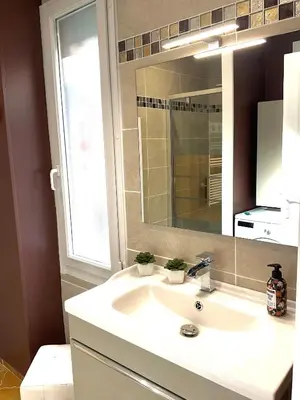 Salle de bains dans l'établissement Gîte du Grand Cellerier