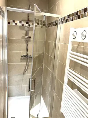 Salle de bains dans l'établissement Gîte du Grand Cellerier
