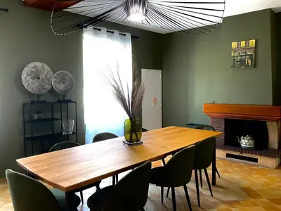 Coin salon dans l'établissement Gîte du Grand Cellerier