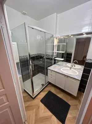 Salle de bains dans l'établissement Grand Cru * Magnifique Duplex au cœur d’Epernay