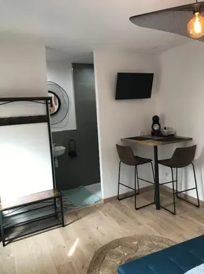 Télévision ou salle de divertissement dans l'établissement Escale au cœur du Vignoble Champenois