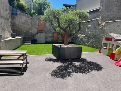Jardin de l'établissement Escale au cœur du Vignoble Champenois
