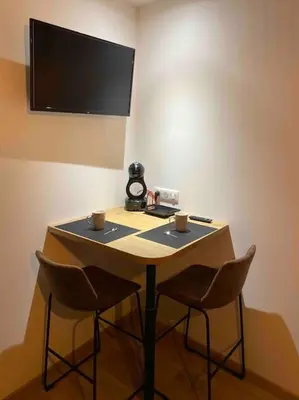 Télévision ou salle de divertissement dans l'établissement Escale au cœur du Vignoble Champenois