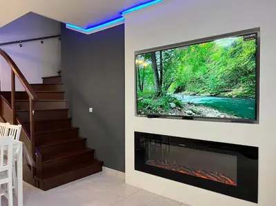 Télévision ou salle de divertissement dans l'établissement Kings Villa near Disneyland reserved only for family with kids