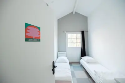 Un ou plusieurs lits dans un hébergement de l'établissement La Donaclaudré - Hébergement de groupe en pleine nature, idéal pour tous vos séjours ! 63 couchages - 2 grandes salles - Salle de jeux - Cuisine professionnelle - Accessible facilement - Localisation attractive -Proche Paris & Disney