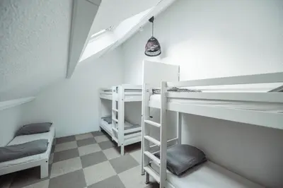Un ou plusieurs lits dans un hébergement de l'établissement La Donaclaudré - Hébergement de groupe en pleine nature, idéal pour tous vos séjours ! 63 couchages - 2 grandes salles - Salle de jeux - Cuisine professionnelle - Accessible facilement - Localisation attractive -Proche Paris & Disney