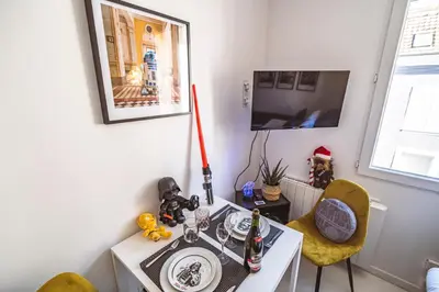 Télévision ou salle de divertissement dans l'établissement ExploreReims - Studio intergalactique chic proche gare/centre