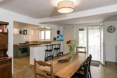 Cuisine ou kitchenette dans l'établissement le Guydine