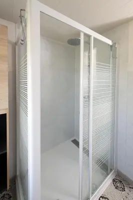 Salle de bains dans l'établissement le Guydine