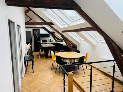 Coin salon dans l'établissement Élégant T4 Centre Reims/Parking Privé