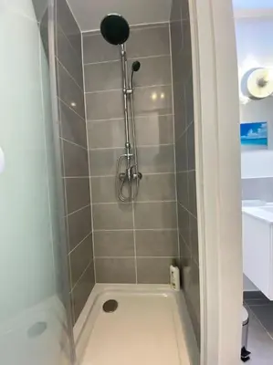 Salle de bains dans l'établissement Appartement T2 La Ferté Gaucher à 200m du centre