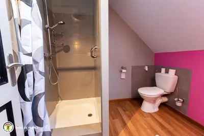 Salle de bains dans l'établissement Les Impériales