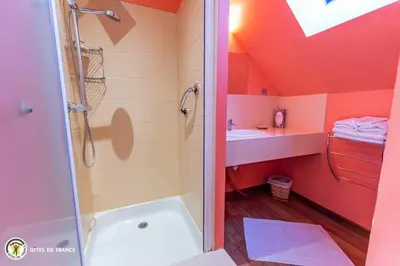 Salle de bains dans l'établissement Les Impériales