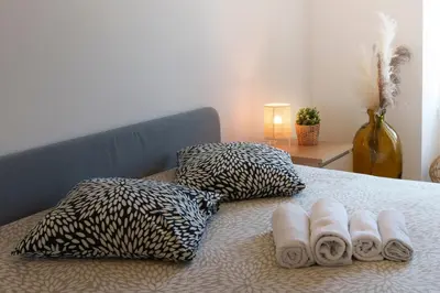 Un ou plusieurs lits dans un hébergement de l'établissement Épernay Prestige, Appartement avec terrasse