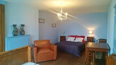 Un ou plusieurs lits dans un hébergement de l'établissement Le gite andre dhotel