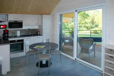 Cuisine ou kitchenette dans l'établissement Le chalet