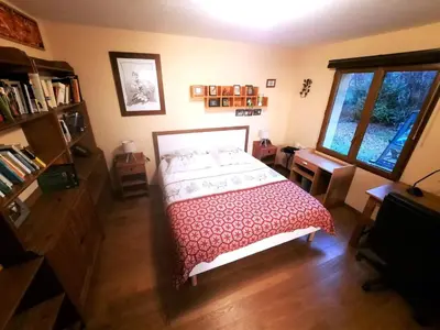 Bibliothèque dans la maison de vacances