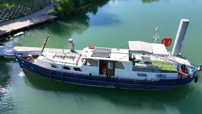 Vue sur la rivière ou le fleuve situé(e) à proximité de le bateau