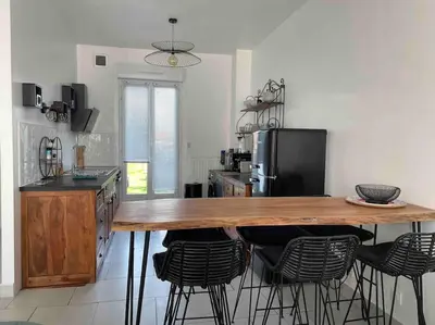 Cuisine ou kitchenette dans l'établissement La Citadine, maison avec jardin…