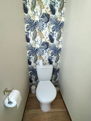 Salle de bains dans l'établissement Domaine de Beaucamp