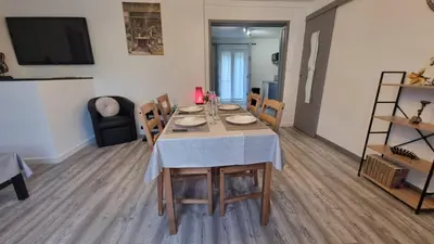 Télévision ou salle de divertissement dans l'établissement Appartement Rethel - Netflix - Marc & cécile