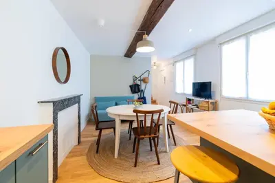 Télévision ou salle de divertissement dans l'établissement Appartement Meuse & Mono, en hyper centre