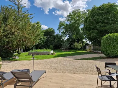 Jardin de l'établissement Le Nid du Chardonnay