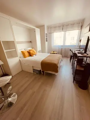 Un ou plusieurs lits dans un hébergement de l'établissement Studio-Champagne Lanson-Proche Hôpitaux-Universités-Parc Léo Lagrange