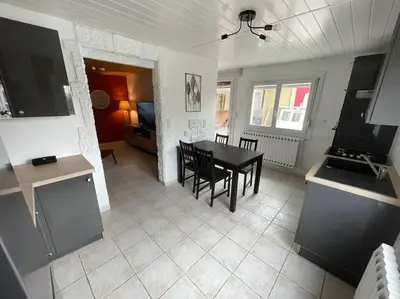 Cuisine ou kitchenette dans l'établissement Les berges du canal, maison avec Jacuzzi