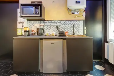 Cuisine ou kitchenette dans l'établissement Love Avenue 51 - Studio proche du centre