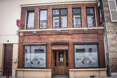 Façade ou entrée de l'établissement Chez Franck et Sandra , plein centre ville, 1 er étage