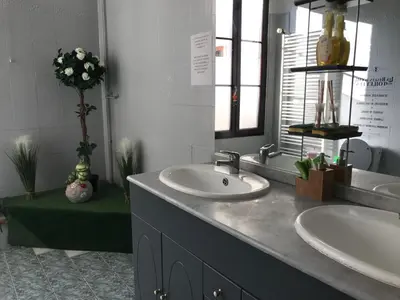 Salle de bains dans l'établissement Chez Franck et Sandra , plein centre ville, 1 er étage