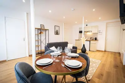 Cuisine ou kitchenette dans l'établissement L'Albatros 011 - Hypercentre * Cosy * Wifi