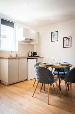 Cuisine ou kitchenette dans l'établissement L'Albatros 009 - Hypercentre * Cosy * Wifi