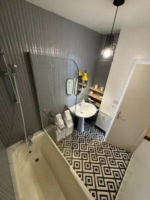 Salle de bains dans l'établissement Studio- avec parking- proche Cathedrale