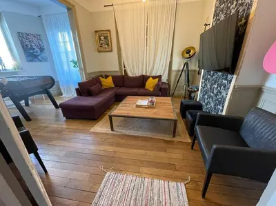 Coin salon dans l'établissement Gite d'exception 13 couchages avec jacuzzi et sauna